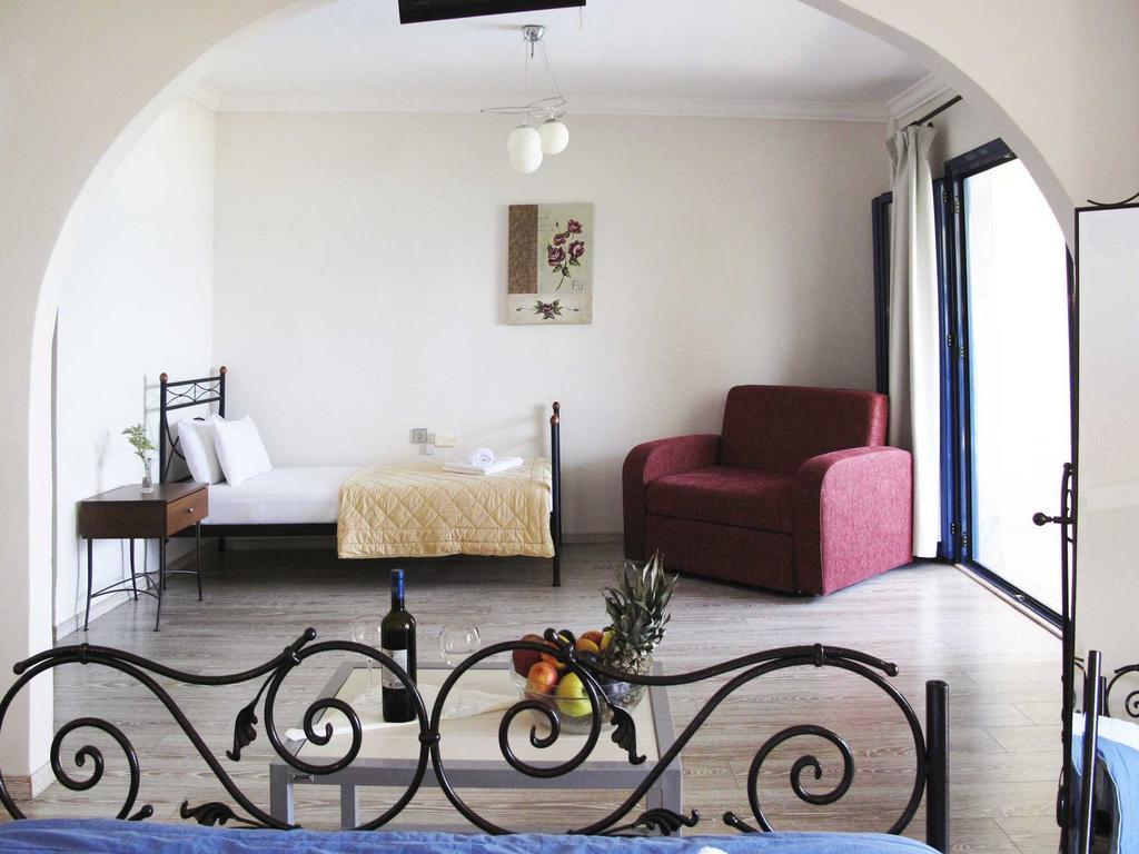 Hotel Azur Kриопиги Екстериор снимка