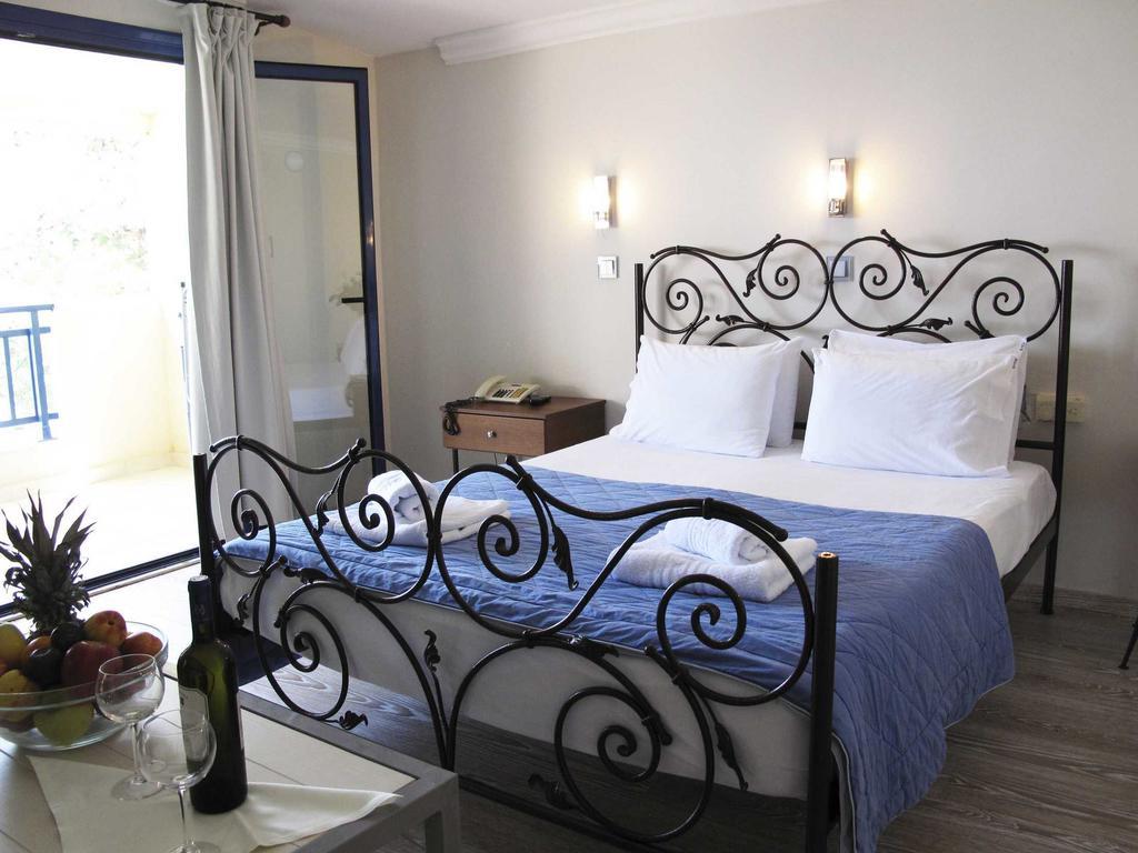 Hotel Azur Kриопиги Екстериор снимка