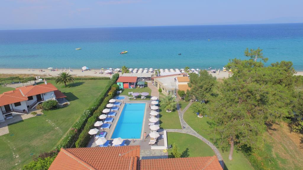 Hotel Azur Kриопиги Екстериор снимка