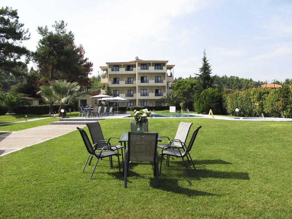 Hotel Azur Kриопиги Екстериор снимка
