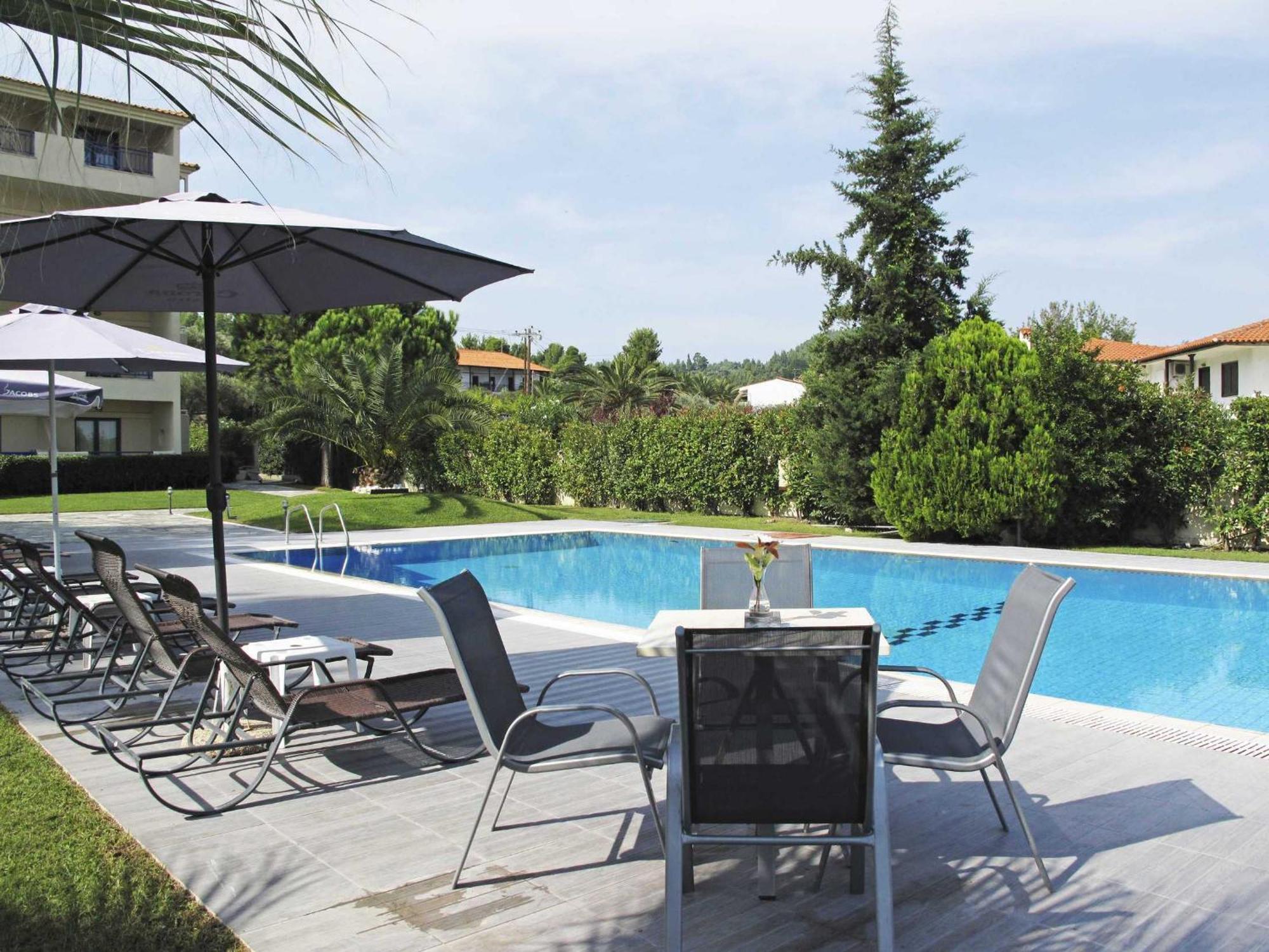Hotel Azur Kриопиги Екстериор снимка