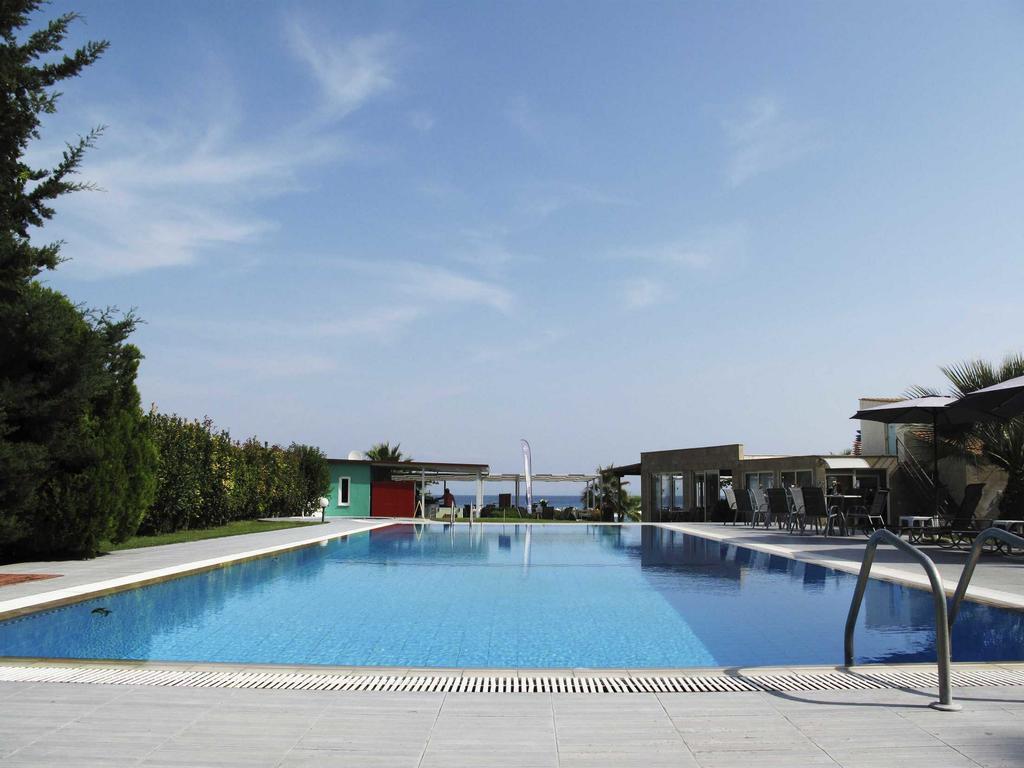 Hotel Azur Kриопиги Екстериор снимка