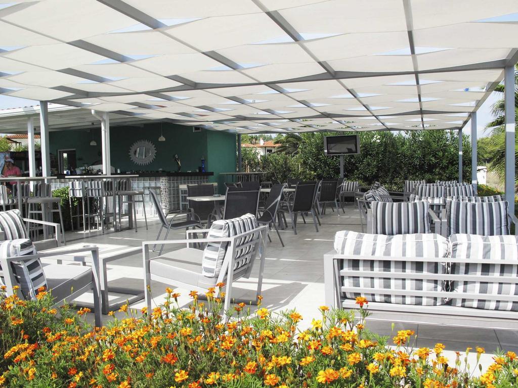 Hotel Azur Kриопиги Екстериор снимка
