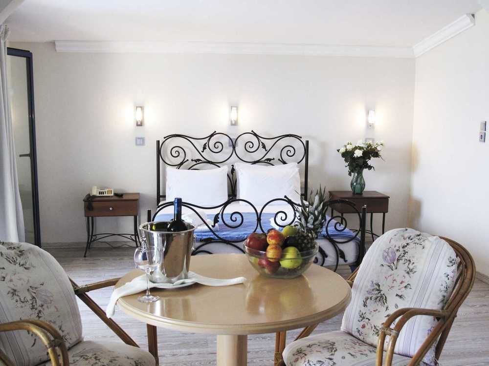 Hotel Azur Kриопиги Екстериор снимка