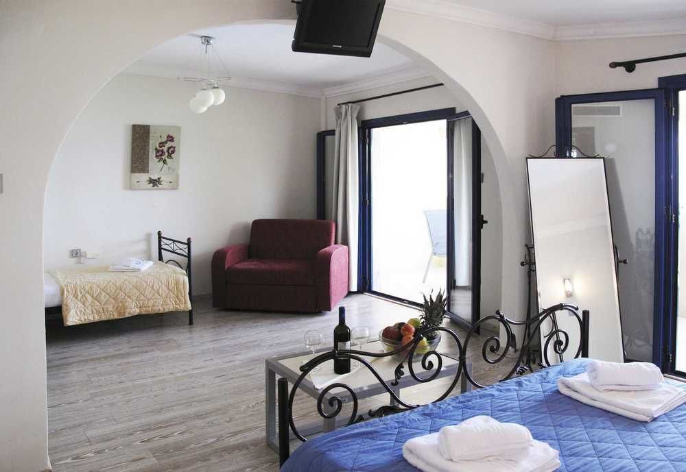 Hotel Azur Kриопиги Екстериор снимка