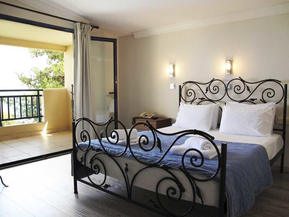 Hotel Azur Kриопиги Екстериор снимка